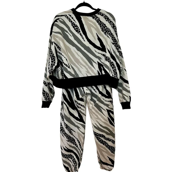 2 Piece Nike Women's Animal-Print Jogger Set - Black, Gray, Beige - Picture 4 of 16